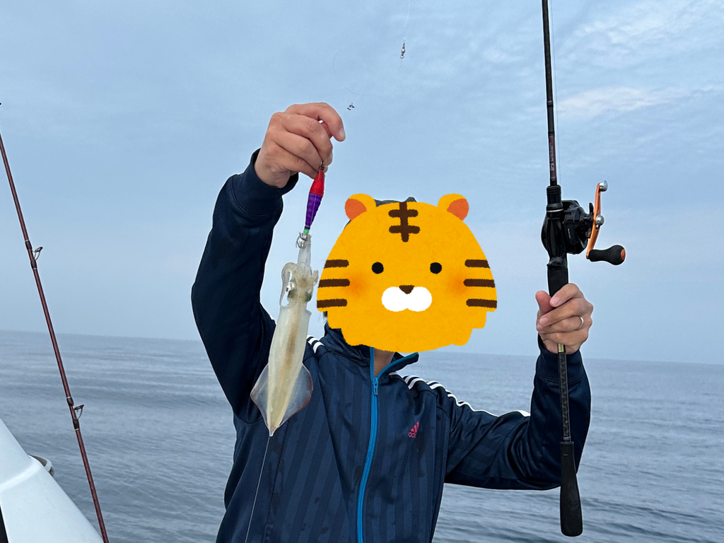 同乗者が釣り上げたケンサキイカ