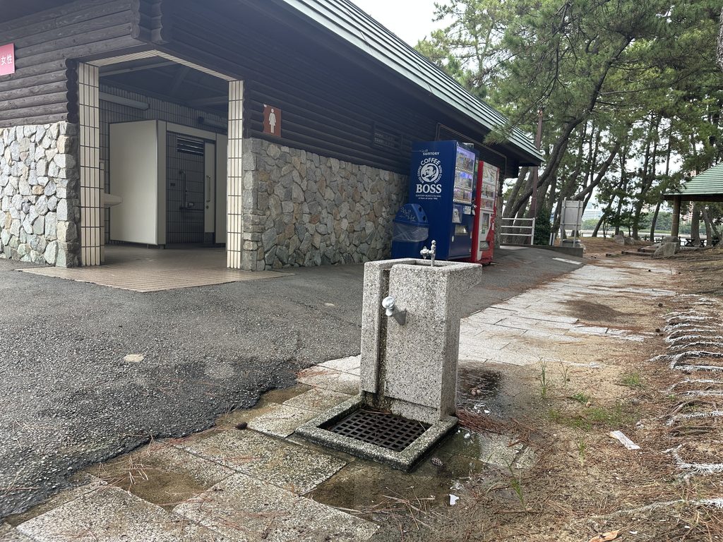 愛宕浜東駐車場の奥になる水飲み場と足洗い場