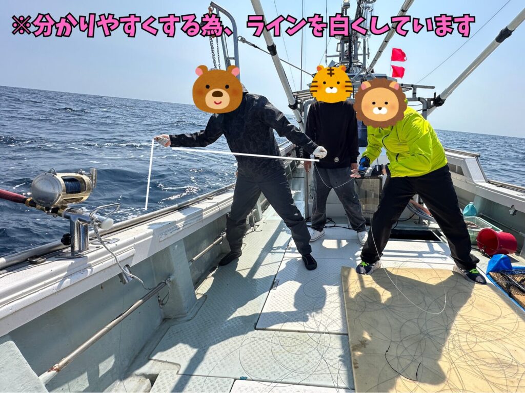 エサを海に流している