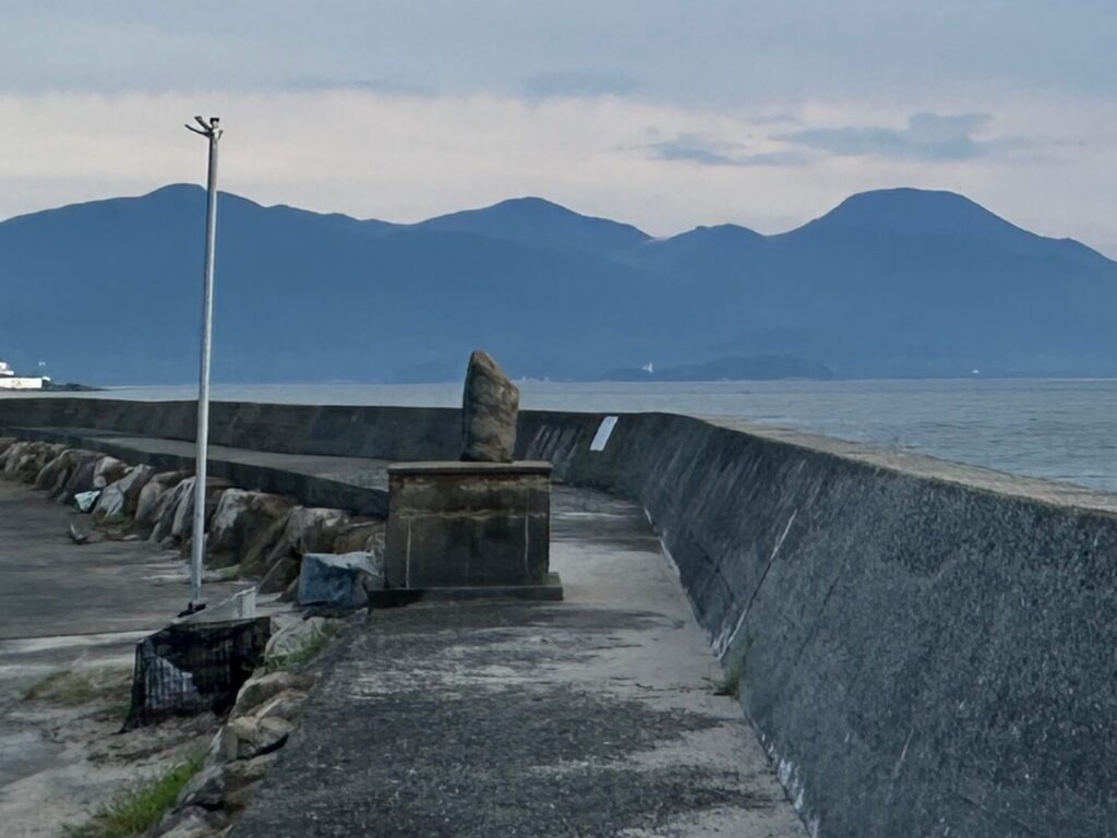 福の浦漁港の記念碑