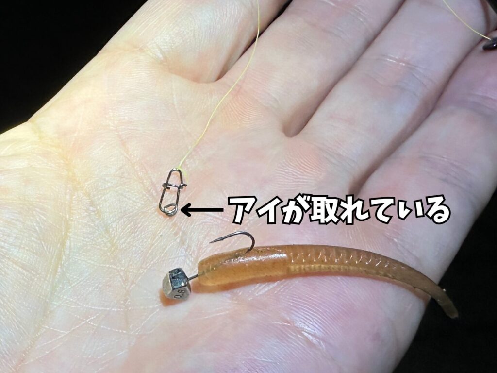 クリアブルーのサイコロヘッドFINE TGのアイが折れている様子