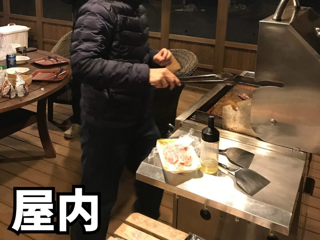 MOMの家での屋内でのバーベキュー