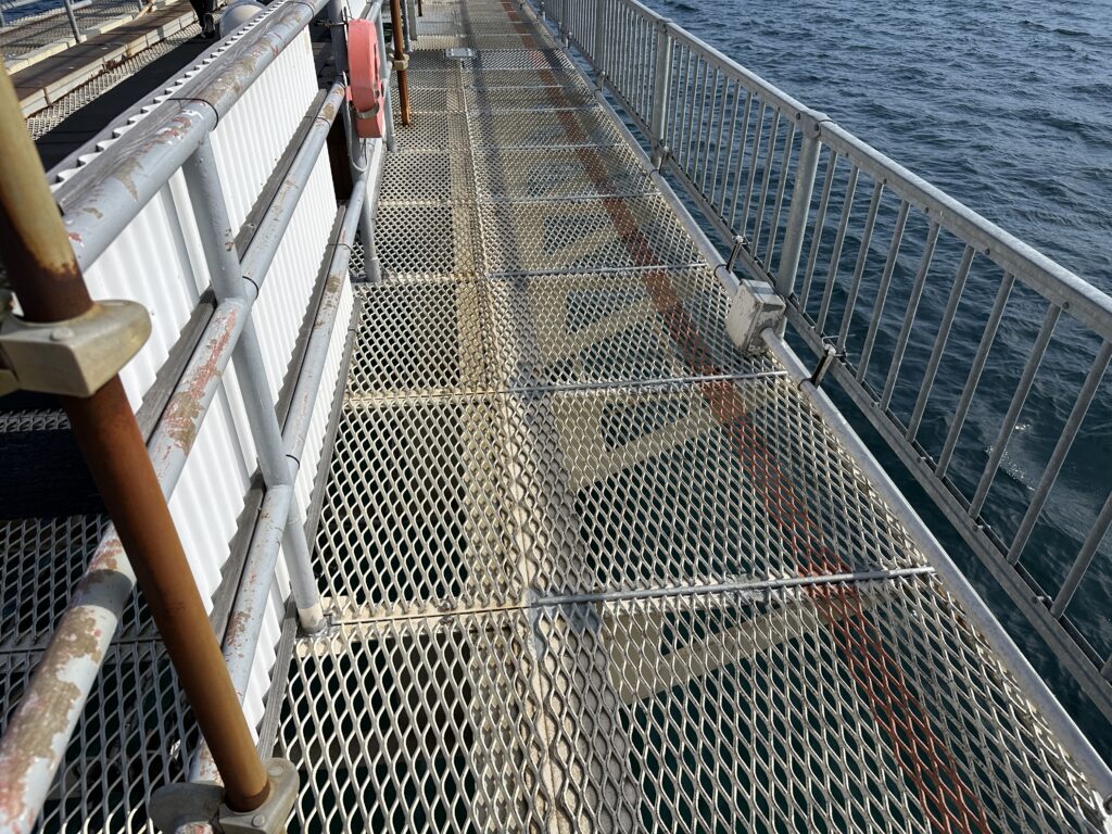 福岡市海づり公園は手摺があるので、落下の心配がない