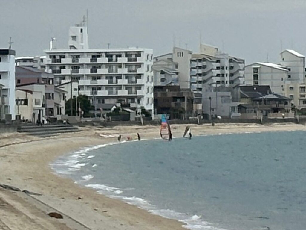 今宿海岸ではウインドサーフィンもされている