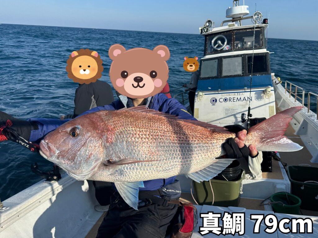 天神丸で釣り上げた79cmの真鯛