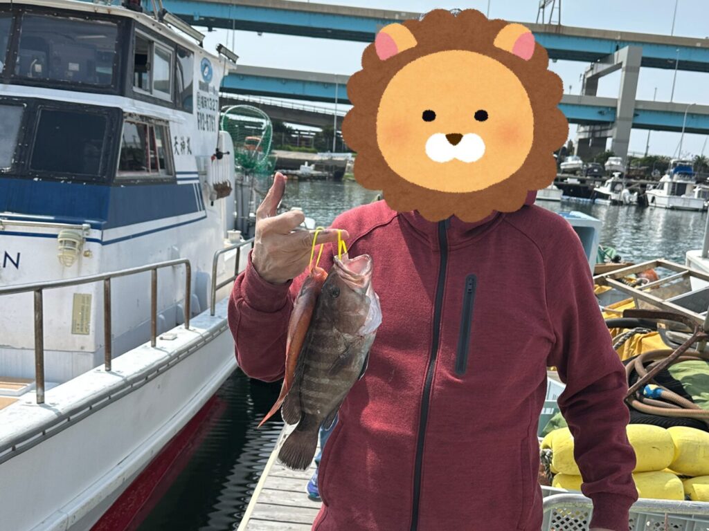 同乗者の釣果。20cm超のキダイとマハタ