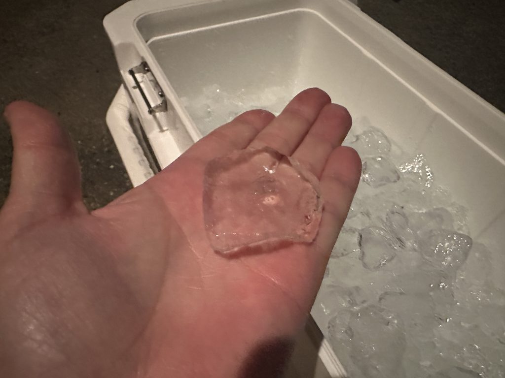 姪浜氷自動販売機の氷サイズ